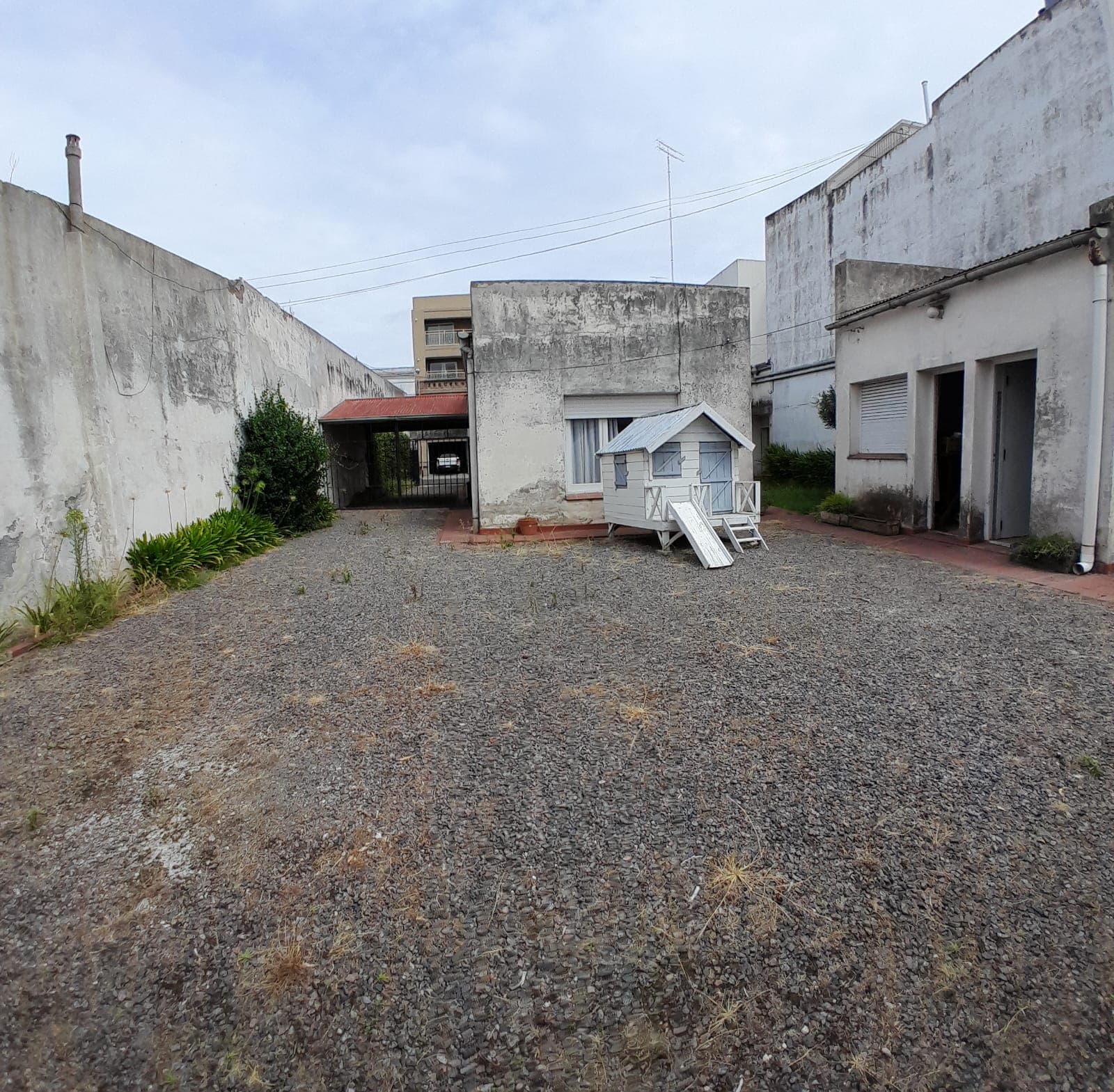 Excelente Casa en Azul:  Belgrano y 25 de Mayo - 12