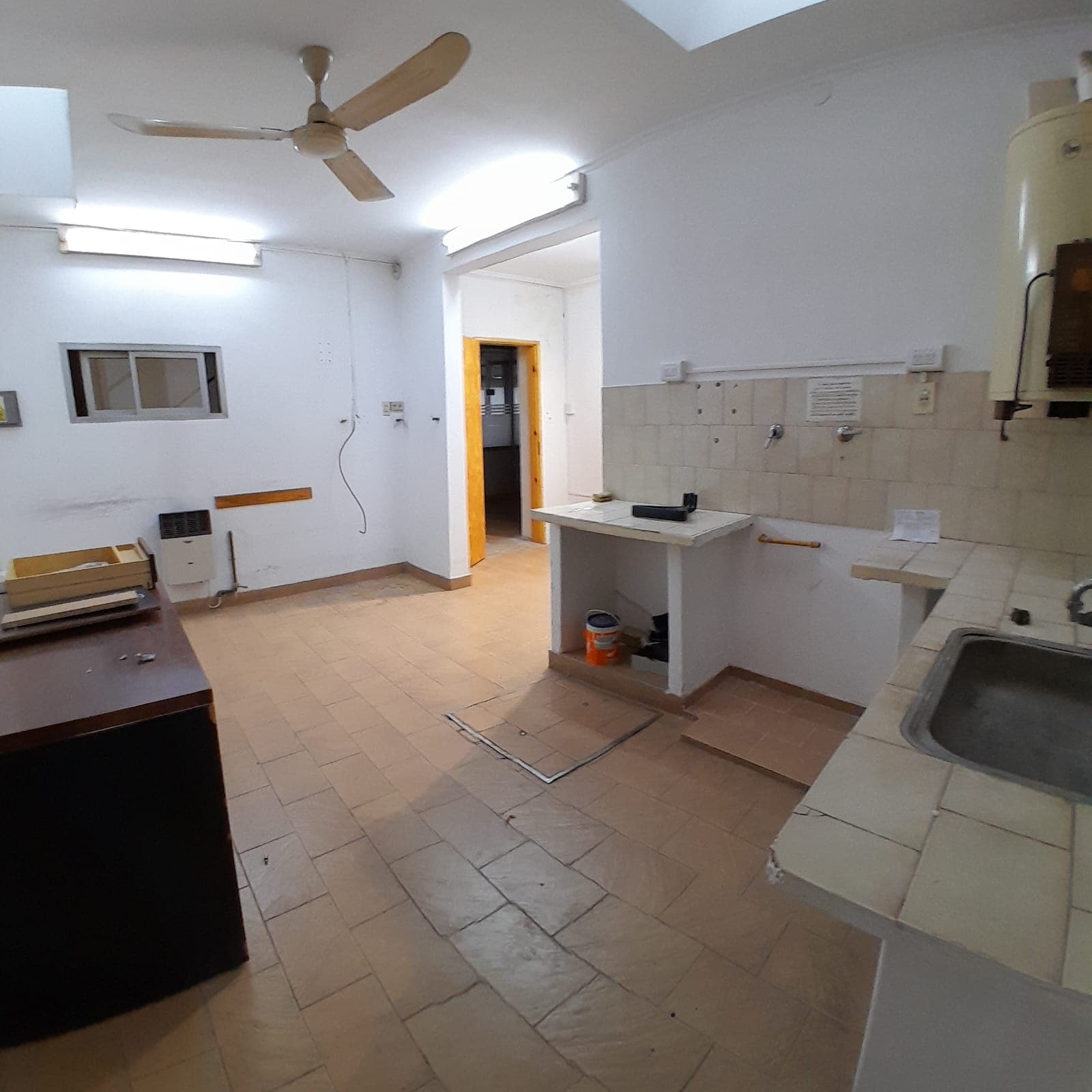 Importante Local en Venta: Perón esq. Alberdi - 10