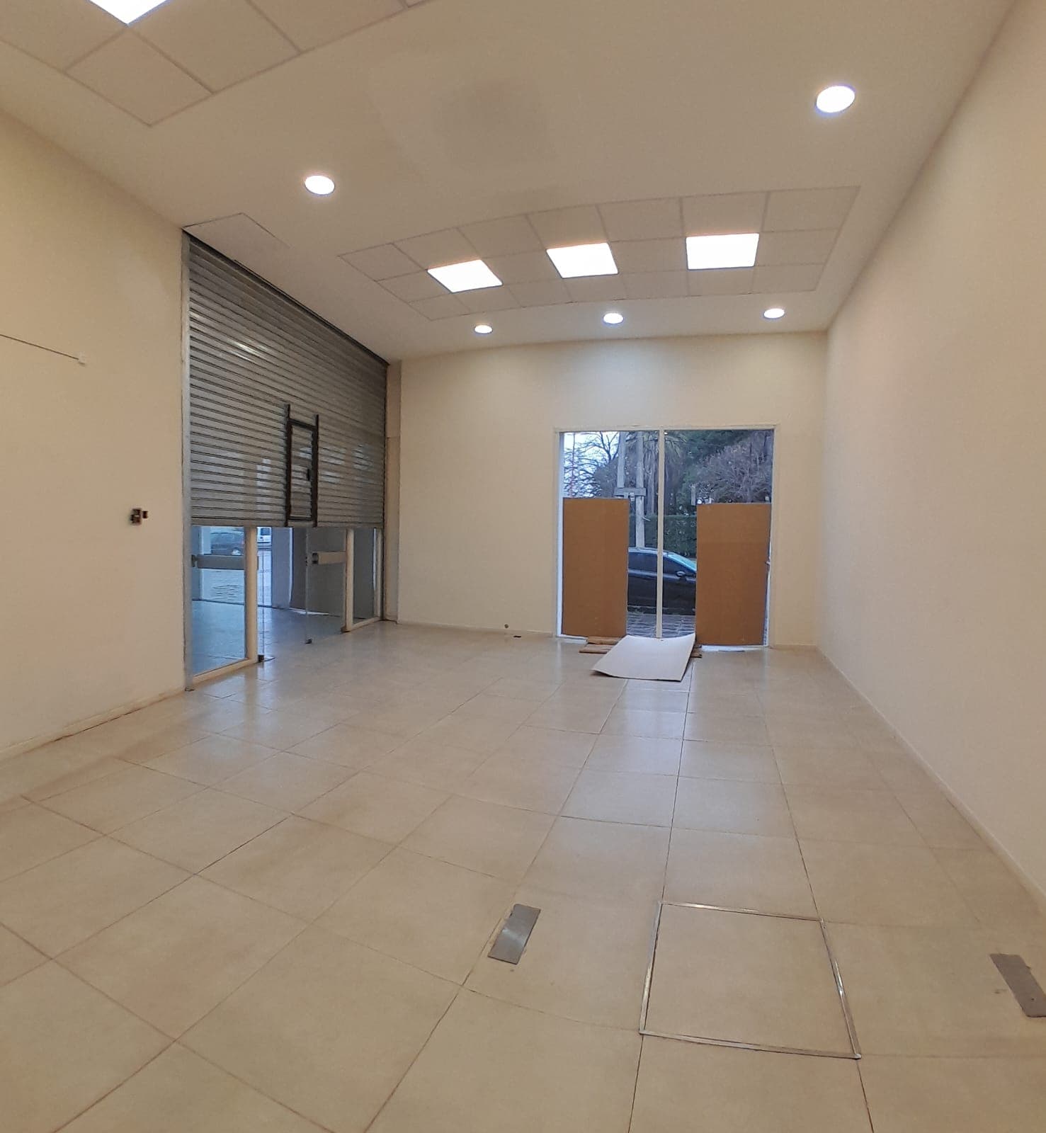 Importante Local en Venta: Perón esq. Alberdi - 4