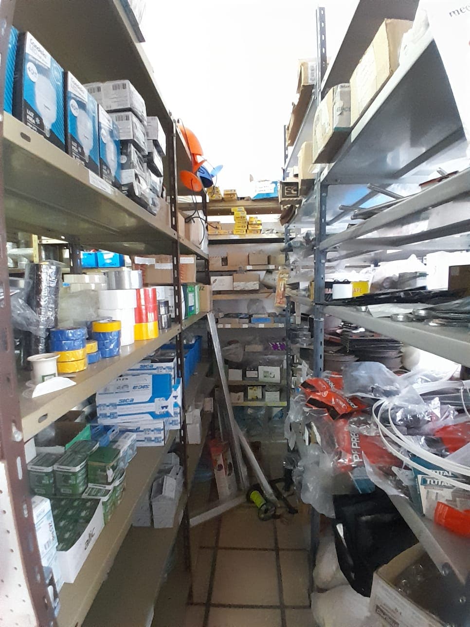 FONDO DE COMERCIO EN VENTA: RUBRO: Ferretería - 11
