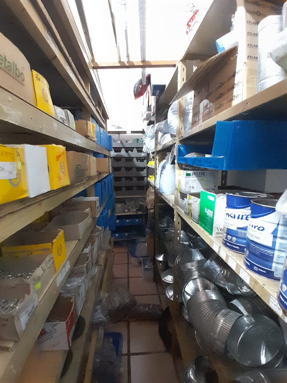 FONDO DE COMERCIO EN VENTA: RUBRO: Ferretería - 5