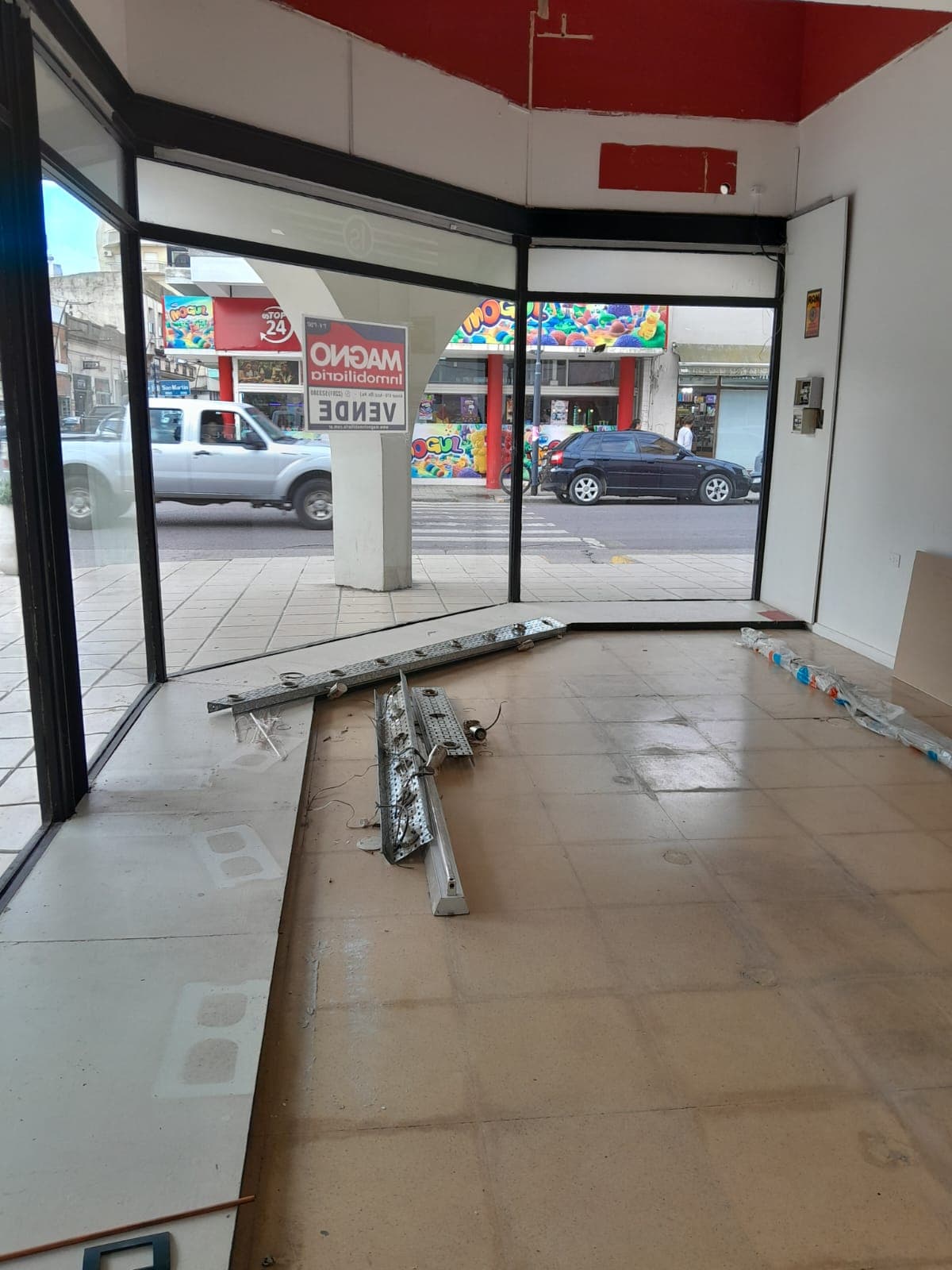 Local Comercial en el centro de Azul. - 3