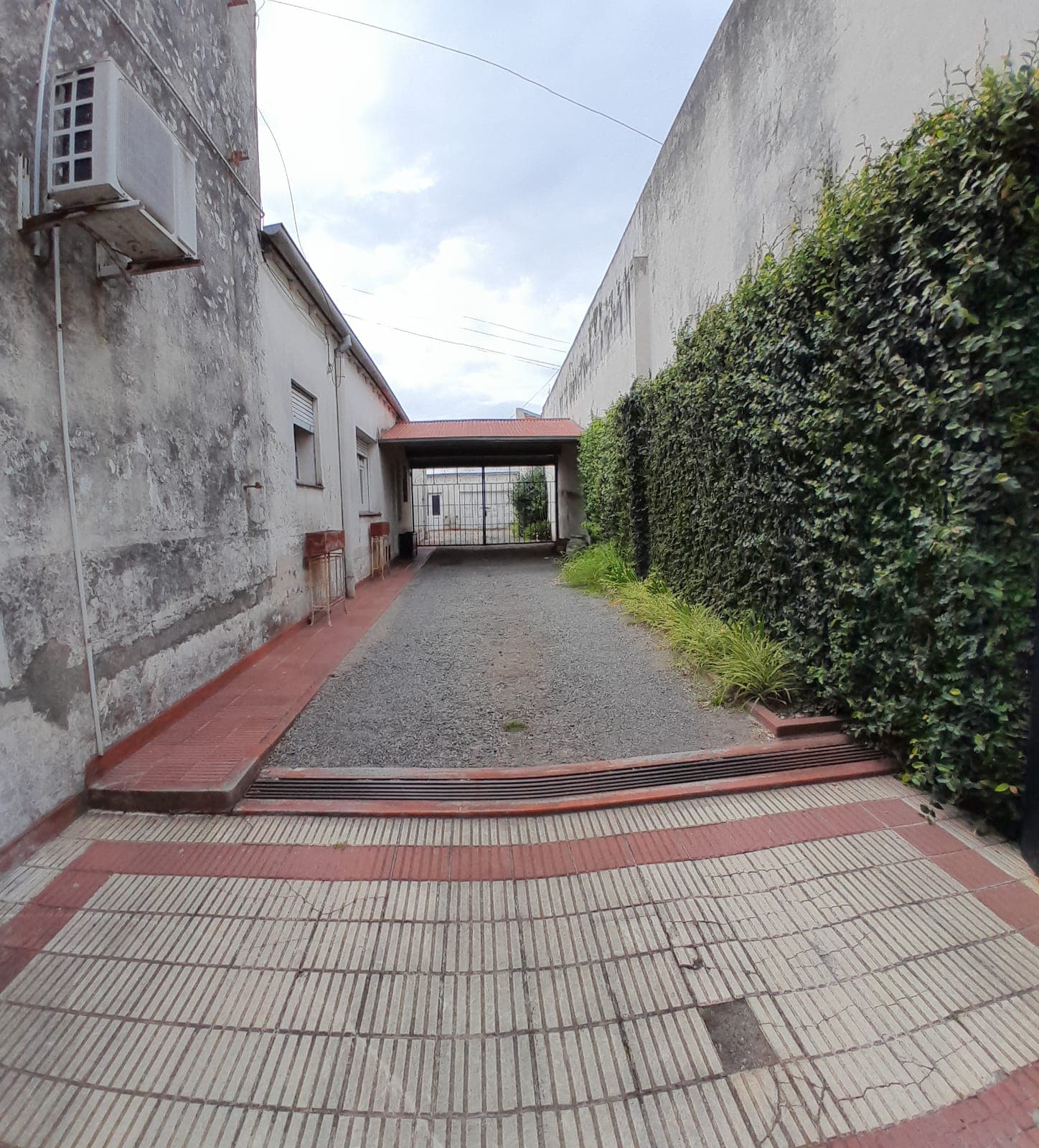 Excelente Casa en Azul:  Belgrano y 25 de Mayo - 15