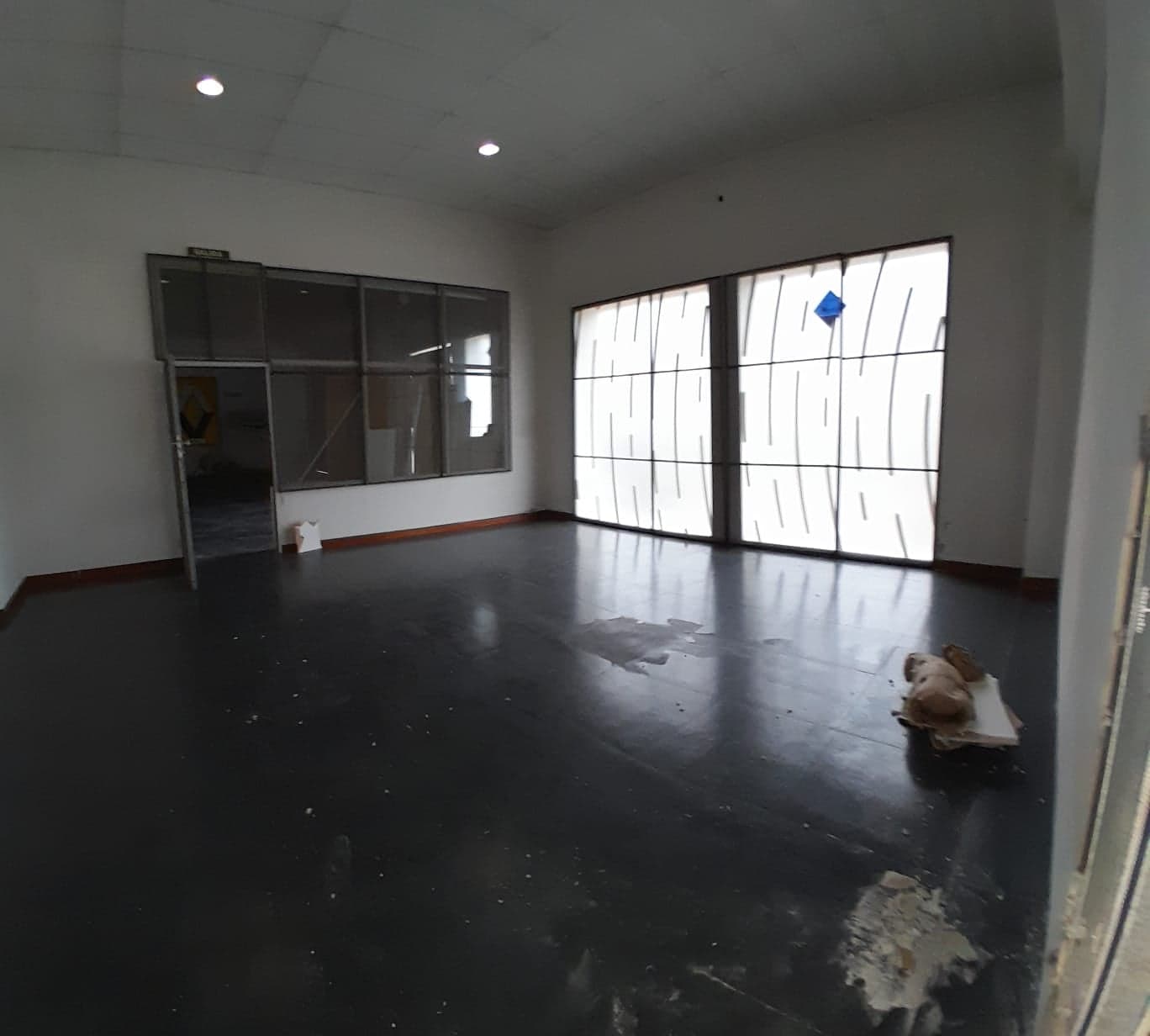 Importante Local en Venta: Perón esq. Alberdi - 9