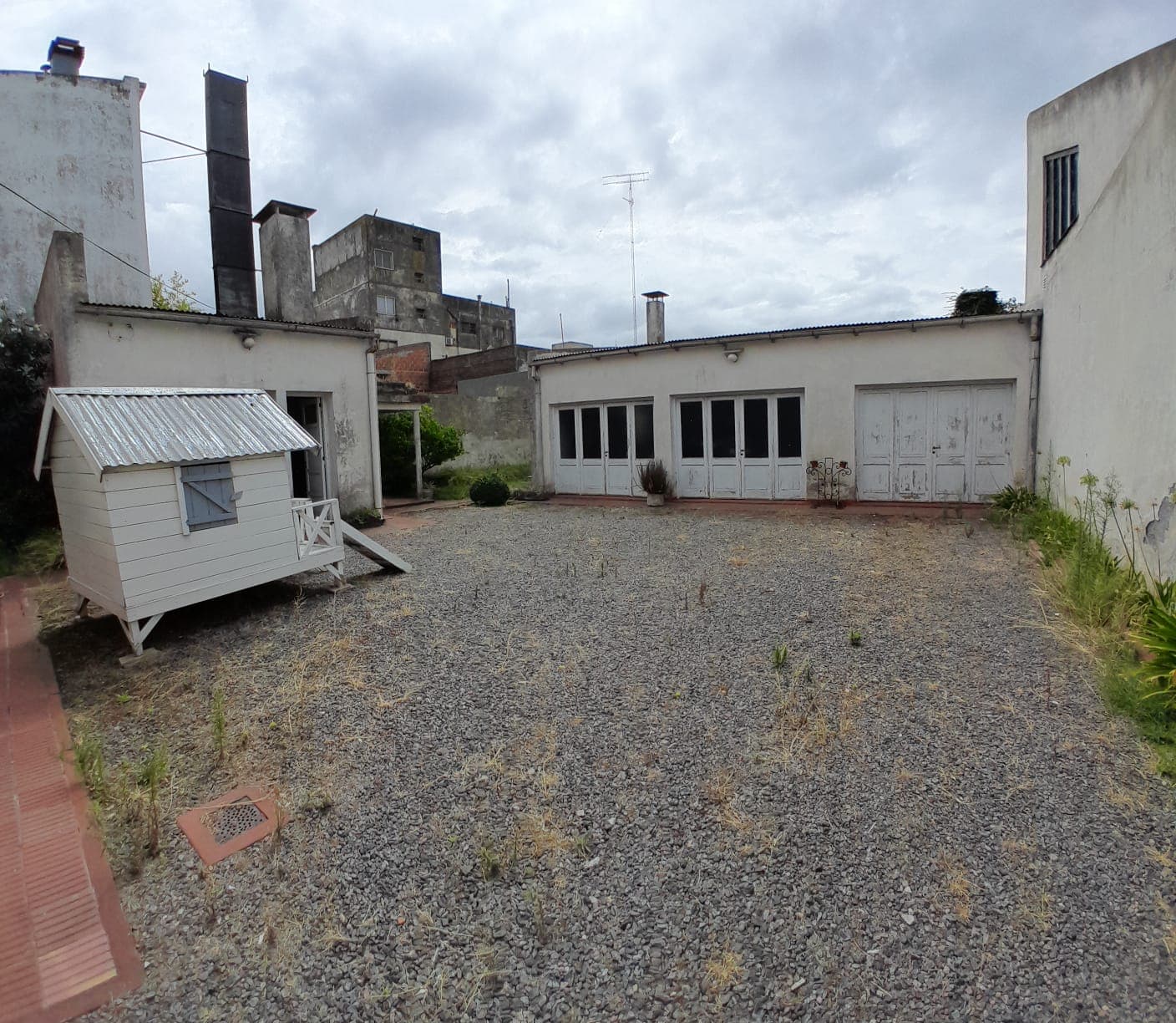 Excelente Casa en Azul:  Belgrano y 25 de Mayo - 14