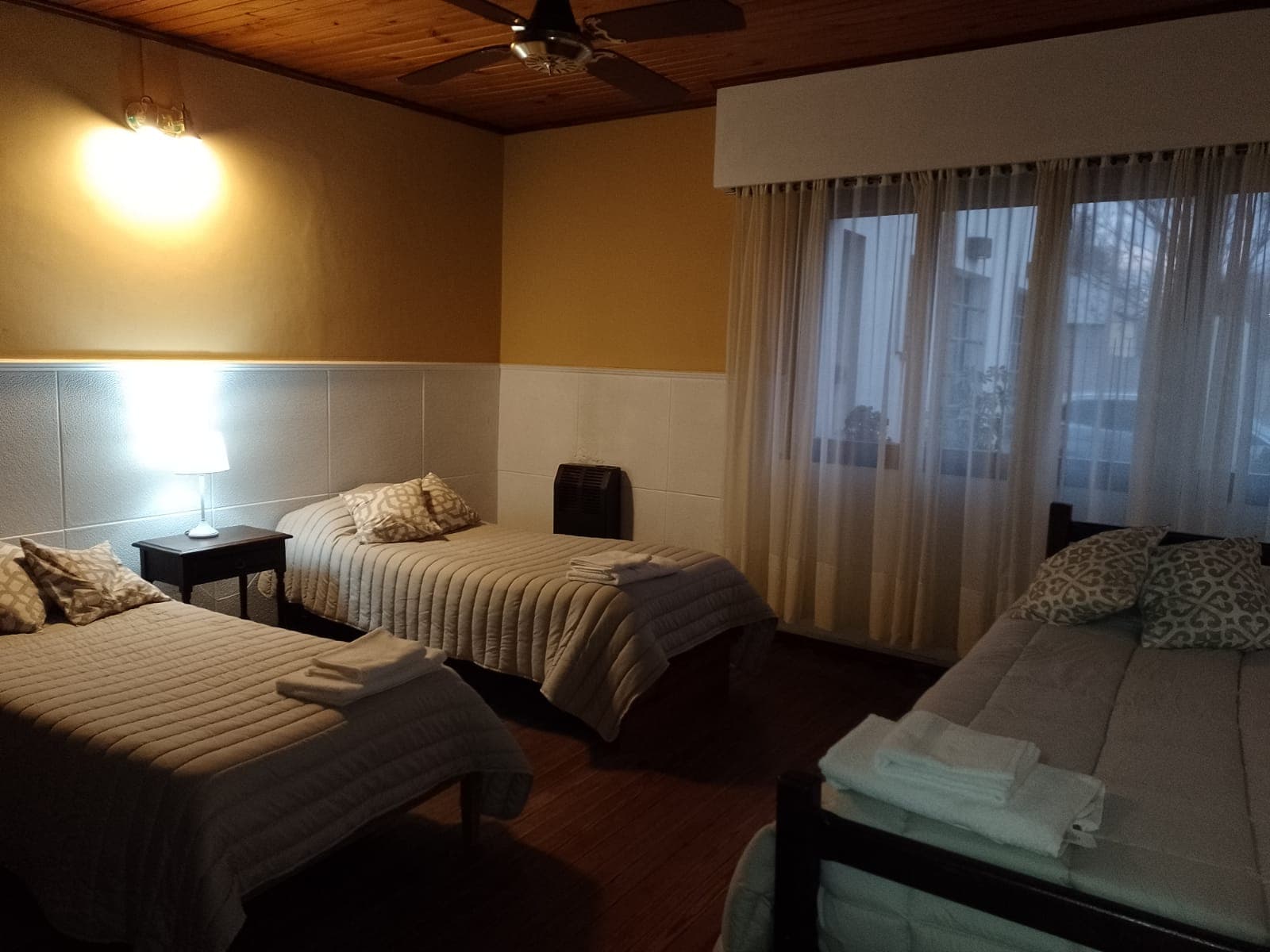 Casa con frente sobre el Parque Municipal - 12