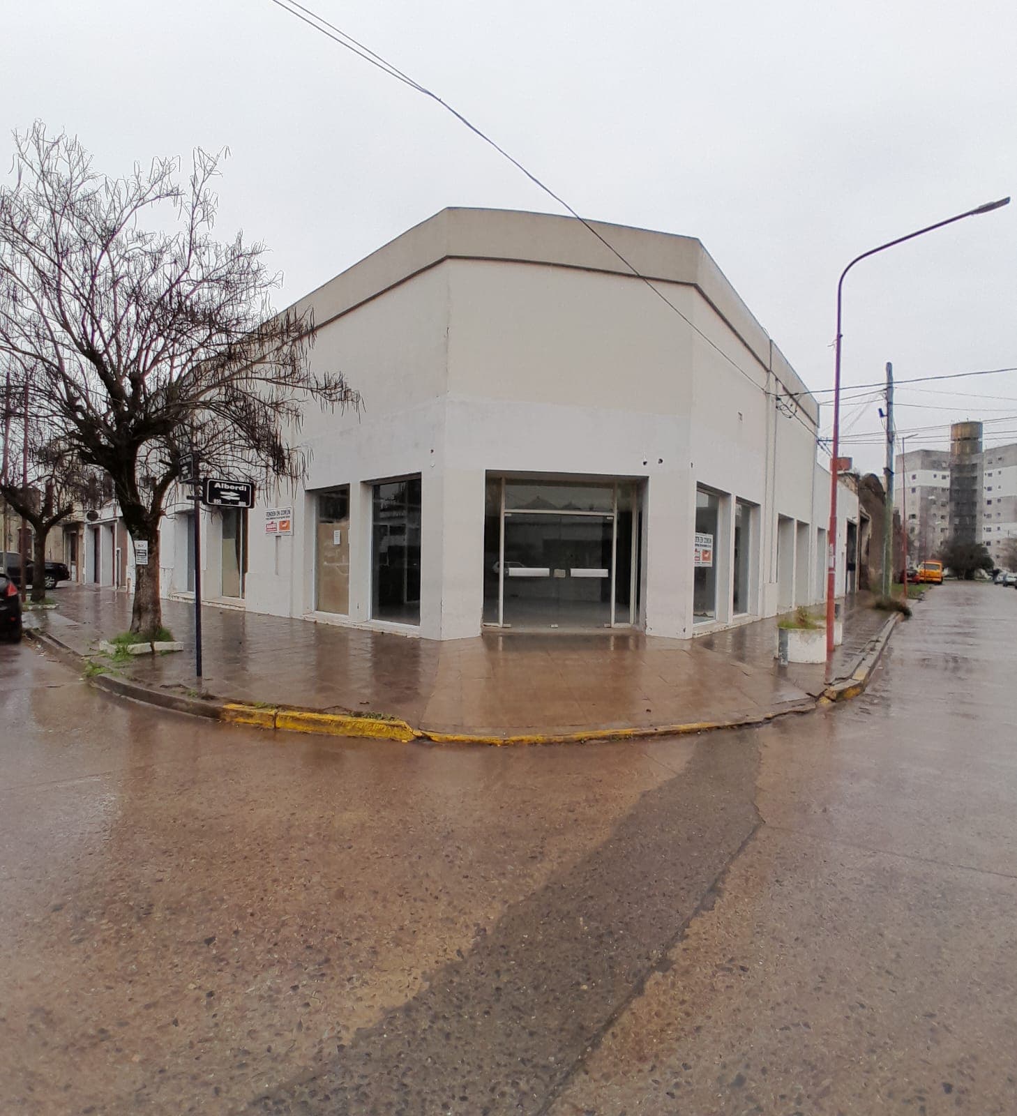 Importante Local en Venta: Perón esq. Alberdi